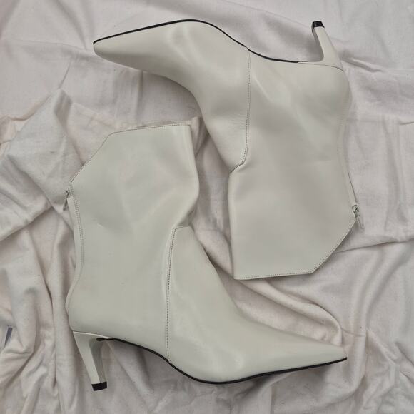 NEW Vince Camuto Quindele pointed-toe leather ankle boots white size 7.5 M - Picture 1 of 6